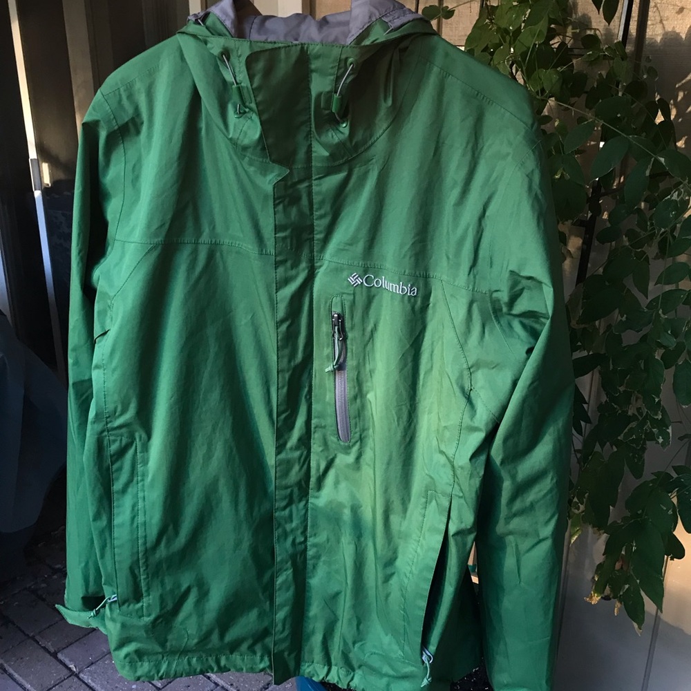 Green Men’s Columbia Omni Wick Rain Jacket